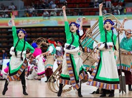 2025 年 12 月 27 日：纽约洋基球场举办 Bad Boy Mowers 碗赛发布会，总裁兰迪·莱文透露休赛期交易进展